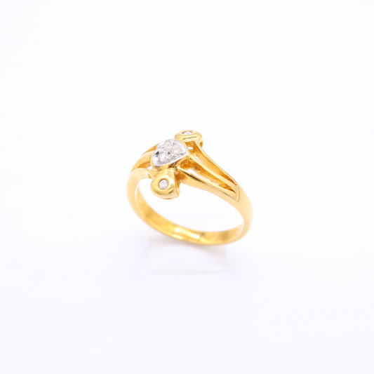 18K Gold Ring with Heart Diamond